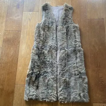 퍼 소재 롱 베스트 베이지 계열