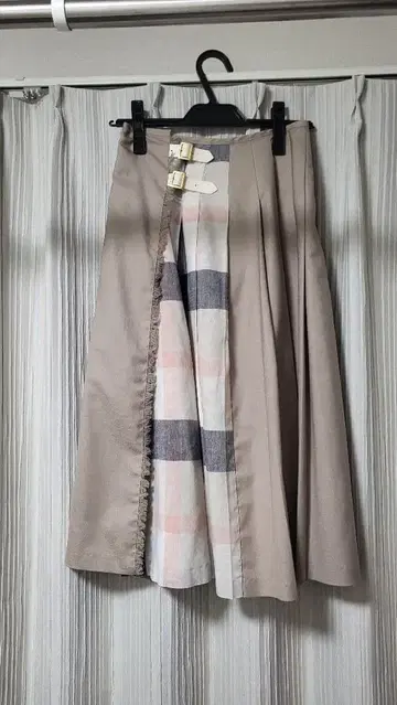 베이지 플리츠 스커트 체크 안감