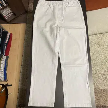 Cheers 포켓 부착 화이트 팬츠