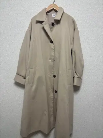 Isn't she? 백 허리 턱 코트