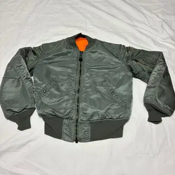 ALPHA INDUSTRIES MA-1 플라이트 자켓