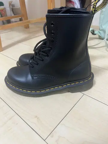 닥터 마틴 1460 8홀 부츠 블랙