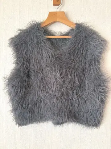 그린 라벨 릴랙싱 인조 모피 베스트 니트 그레이