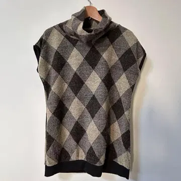 다이아몬드 패턴 터틀넥 니트 베스트