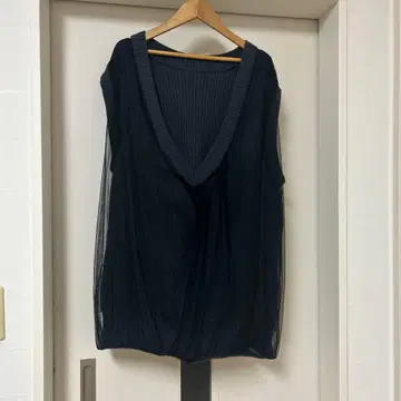 반트로아 V넥 슬리브리스 니트 베스트