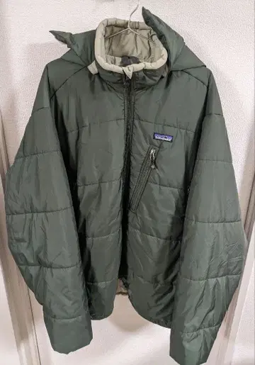 새상품급 파타고니아 퍼프 자켓 카키 그린 XL 사이즈