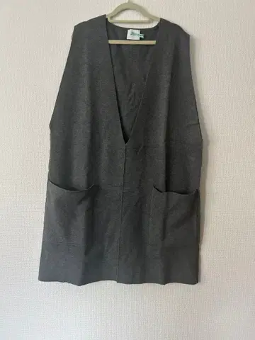 스픽 앤 스팬 그레이 V넥 니트 베스트