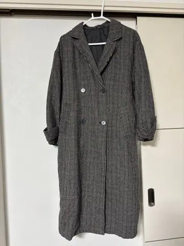 체크 무늬 롱 코트