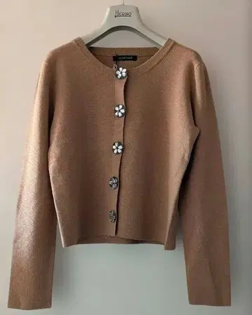 택 포함 새상품 비쥬 버튼 가디건 카멜 프리 사이즈