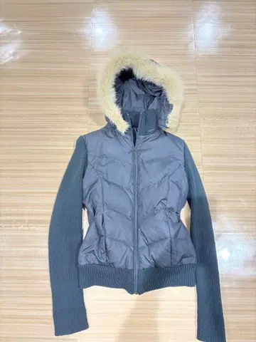 그레이 퍼(fur) 부착 다운 자켓