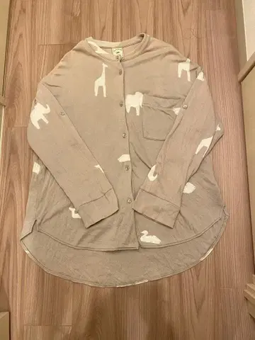 젤라피케 동물 패턴 버튼 달린 셔츠 베이지