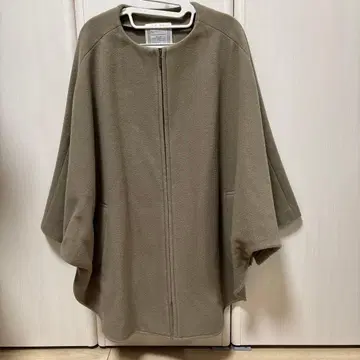 BEARDSLEY 울 판초 코트