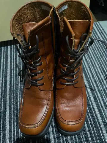 브라운 가죽 레이스업 부츠