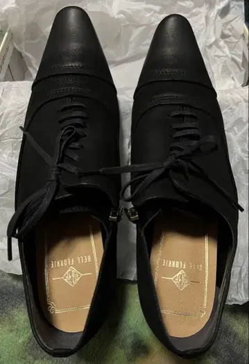 블랙 스틸레토 레이스업 부츠