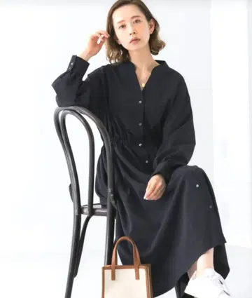 [컨디션 최상] 어반리서치 로쏘 이지케어 셔츠 원피스 네이비