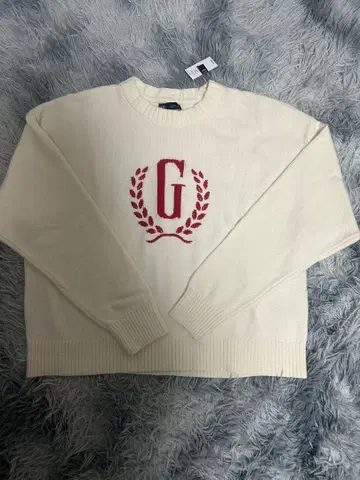 GAP G 로고 자수 화이트 니트 스웨터