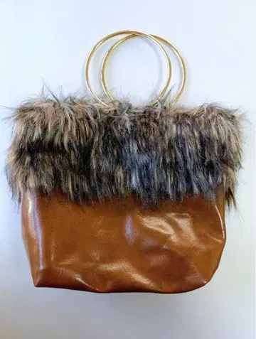 브라운 가죽 퍼 포함 백 골드링 핸들