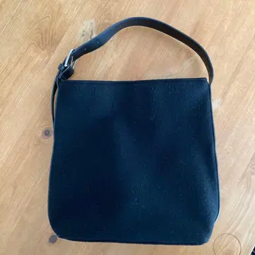 그린 라벨 릴랙싱 숄더백 블랙