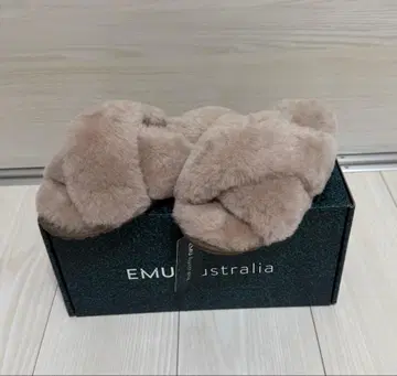 EMU Australia 베이지 퍼 샌들