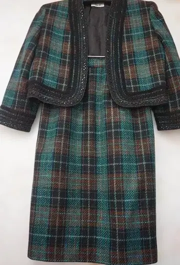 일본제 쇼와 레트로 찬미화 비쥬 부착 수트