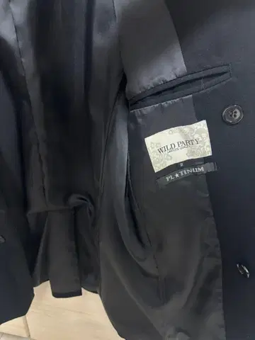 WILD PARTY PLATINUM 블랙 테일러드 자켓