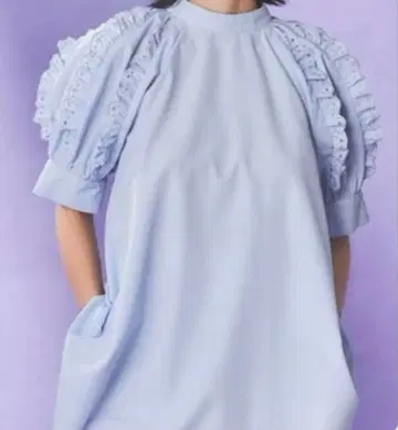 셀포드 스캘럽 프릴 백리본 블라우스 스카이블루