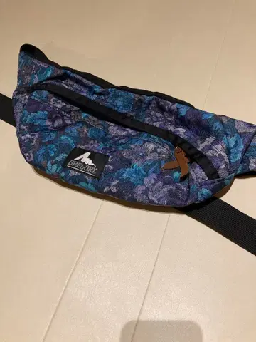 GREGORY 바디백 꽃무늬