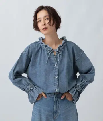 새상품 LEPSIM 데님 프릴 블라우스
