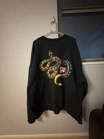 Marlboro 뱀 그래픽 오버 사이즈 맨투맨