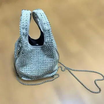 비쥬 장식 실버 숄더백