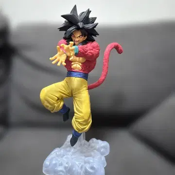 손오공 슈퍼 사이어인 4