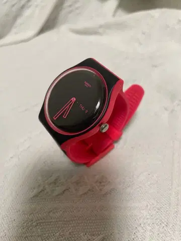 가동품 스와치 SWATCH 핑크 블랙 손목시계 상자 없음