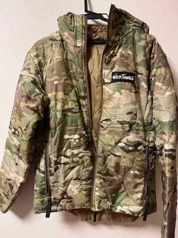 WILD THINGS 후드 부착 다운 자켓 멀티 카모 사이즈 M