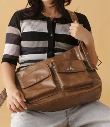 tiny tiny (티니티니) 아일렛 W 포켓 숄더백 브라운