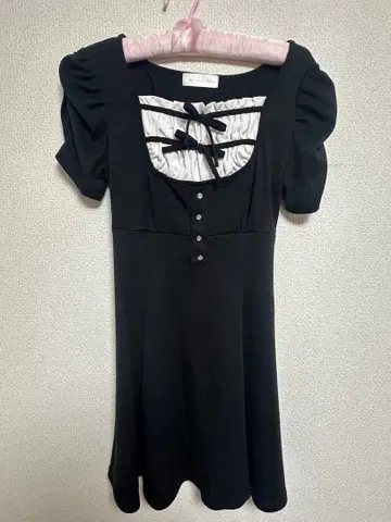 abc une face 블랙 미니 원피스 반팔