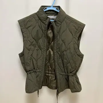 올리브 그린 퀼팅 베스트