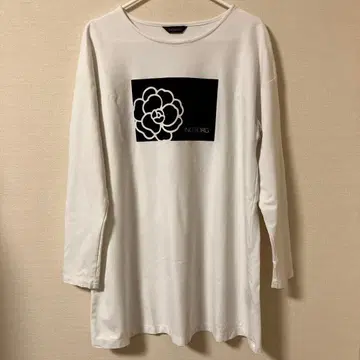 INGEBORG 화이트 긴팔 티셔츠