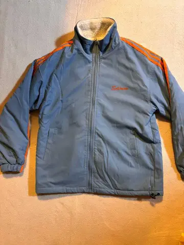 파란색 플리스 안감 점퍼