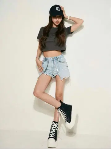 스즈키 아미 하이컷 블랙 스니커즈