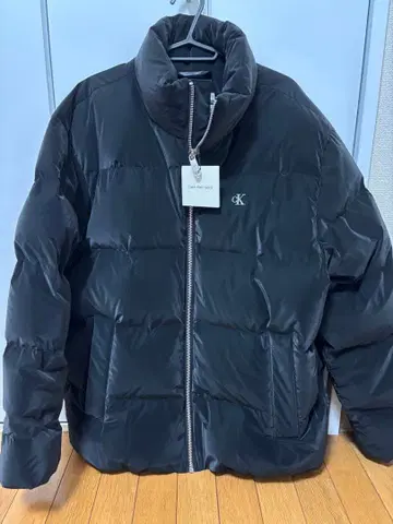 Calvin Klein 블랙 다운 자켓