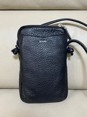 BEAURE 블랙 가죽 숄더백