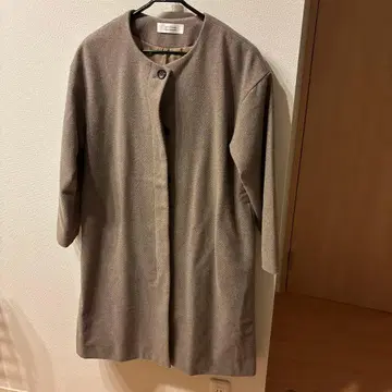 베이지 노카라 코트