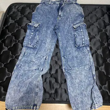 데님 블루 카고 팬츠 포켓 부착