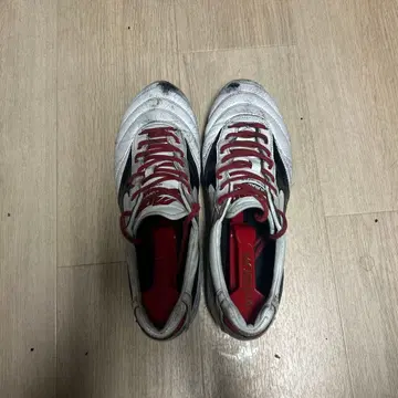 미즈노 프로페셔널 축구화