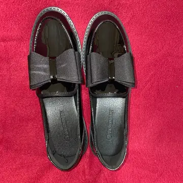 리본 포함 블랙 로퍼