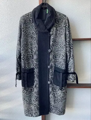 모노톤 롱 코트