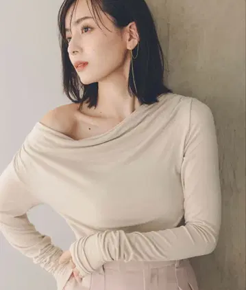 anuans 개더 드레이프 컷 상의 택 포함