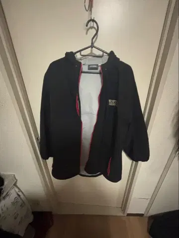 NEFF 후드 부착 블랙 자켓