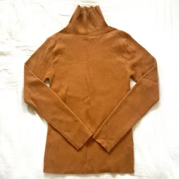 새상품급 터틀넥 스웨터 F 언그리드