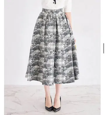 하운드투스 체크 x 체크 무늬 자카드 개더 플레어 스커트